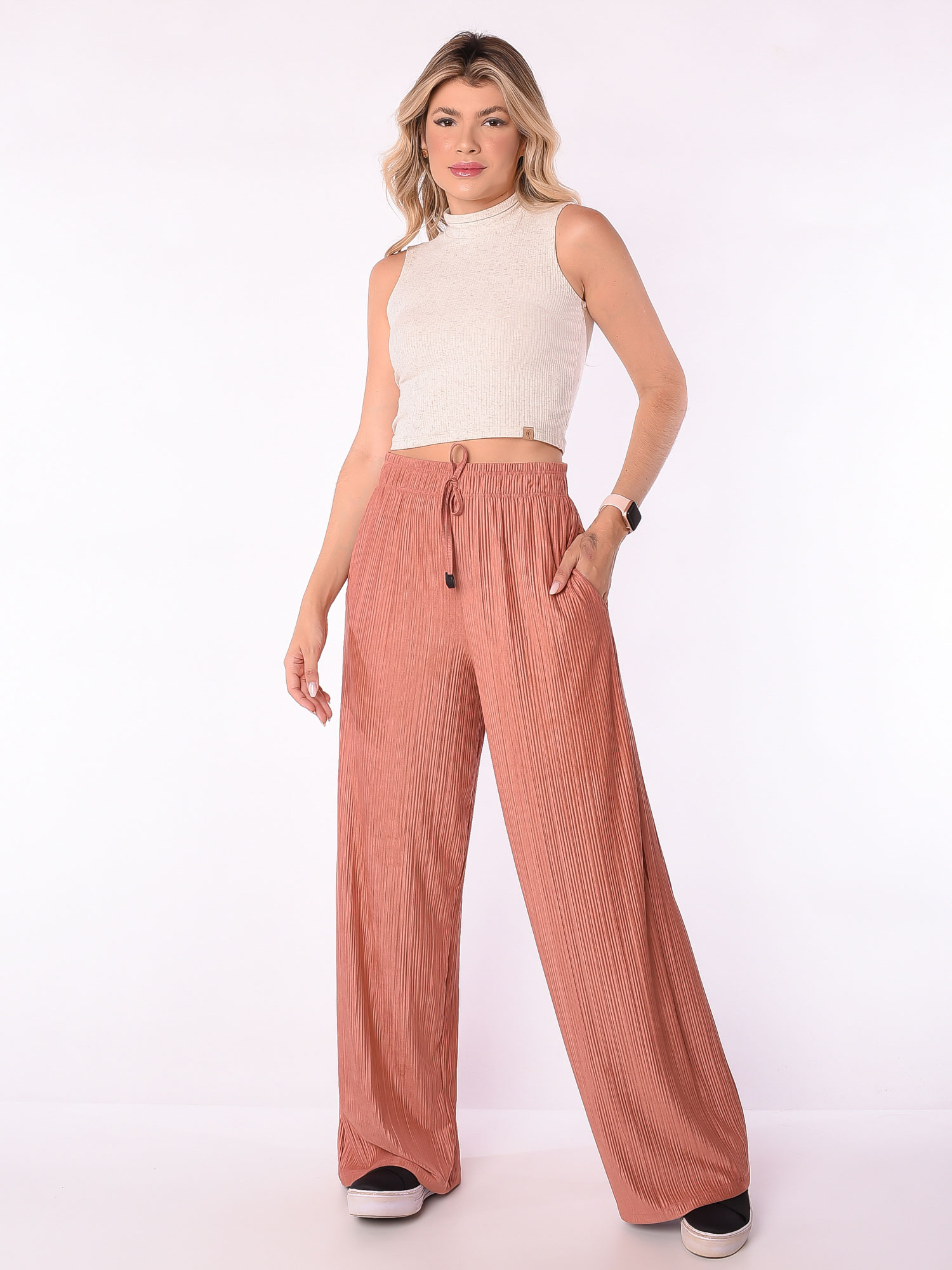 Calça pantalona com blusa sales cropped